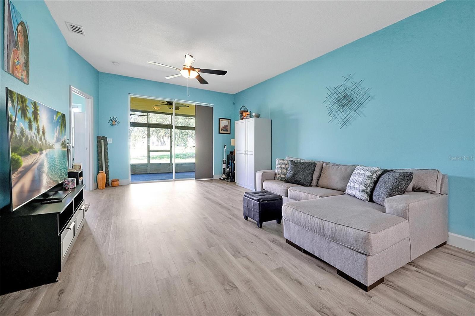 Image 8 of 59 For 168 Club Villas Lane