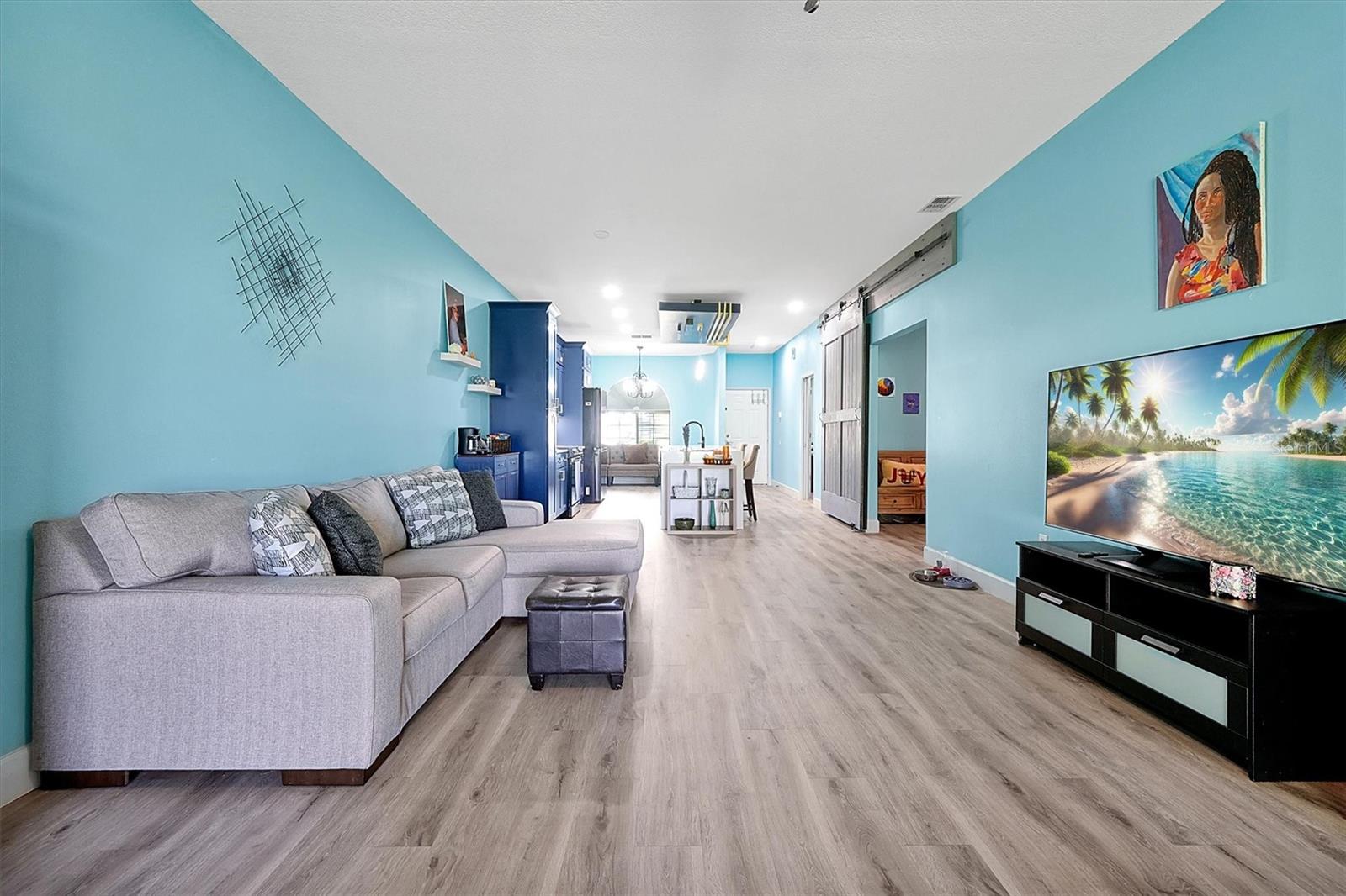 Image 9 of 59 For 168 Club Villas Lane