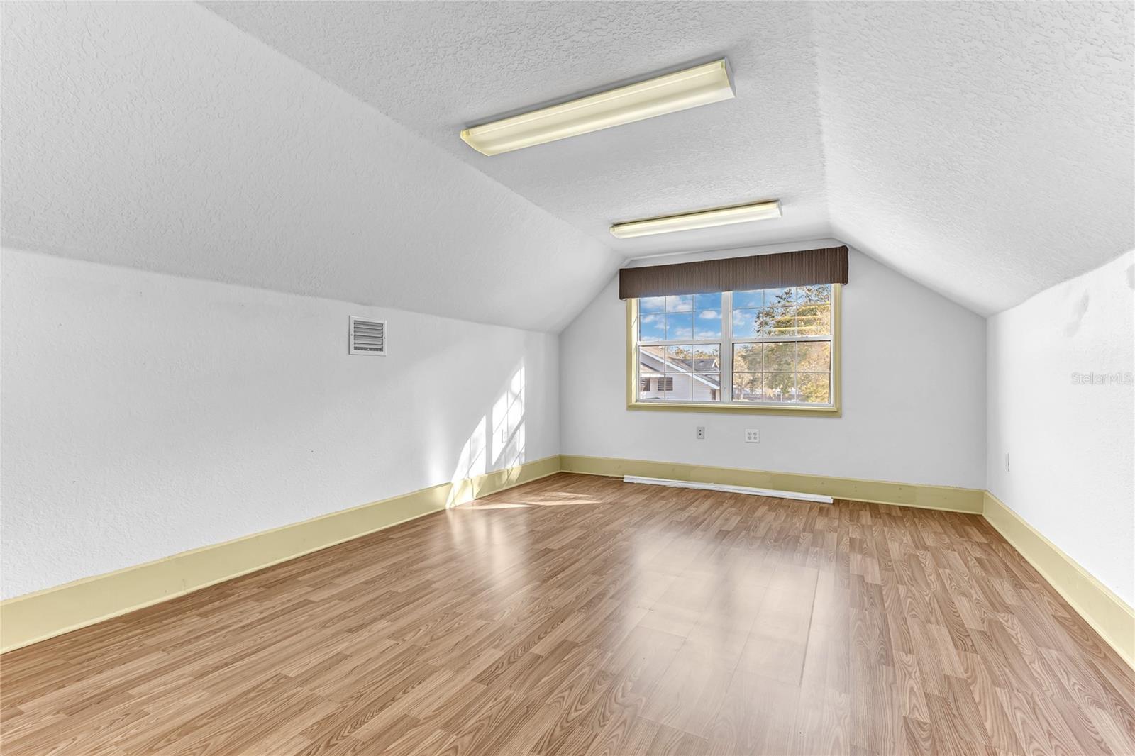 Image 18 of 21 For 1007 Emmett Street