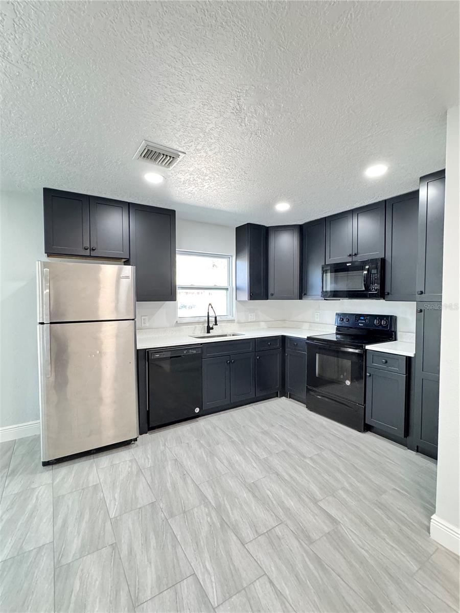 Image 3 of 11 For 607 Alabama Avenue