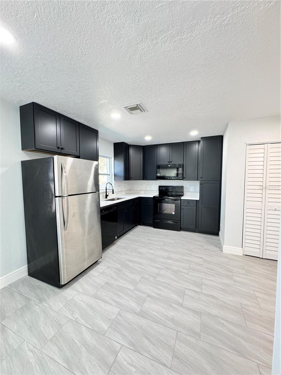 Image 4 of 11 For 607 Alabama Avenue