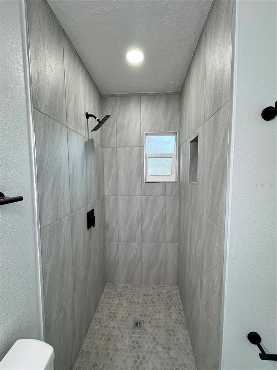 Image 8 of 11 For 607 Alabama Avenue