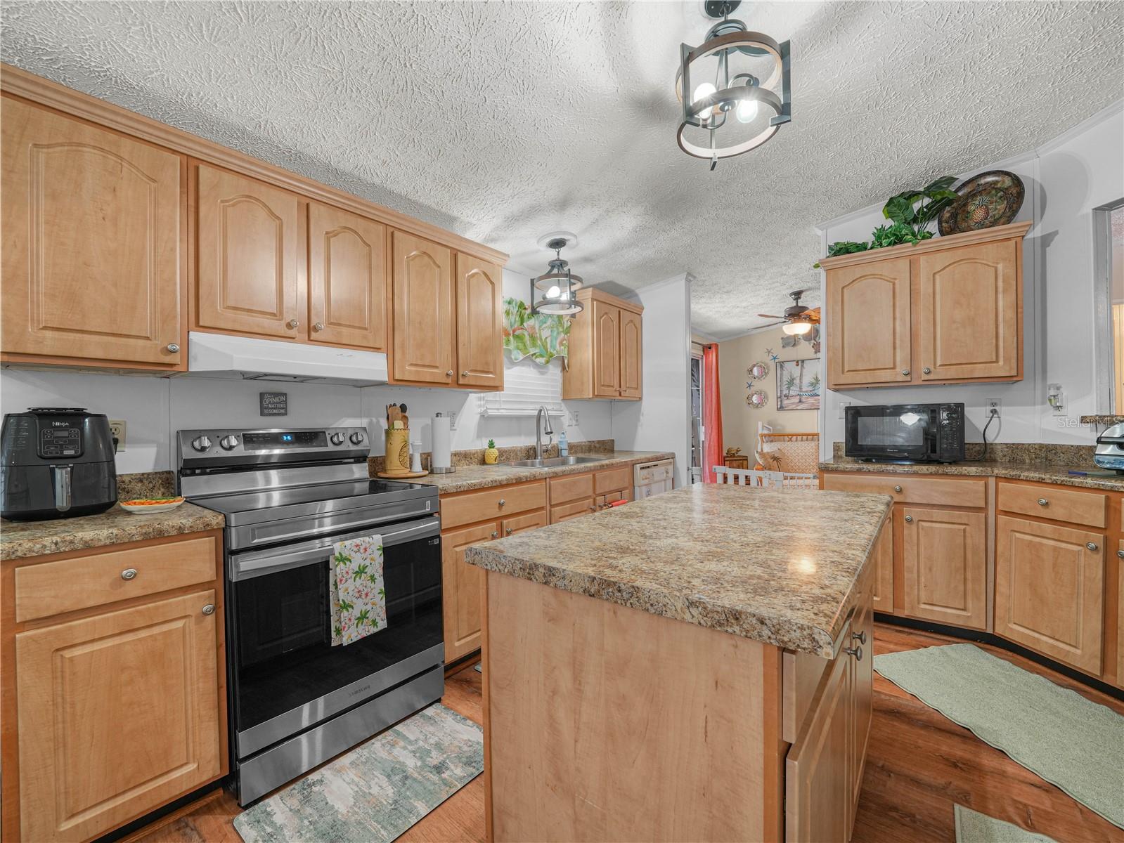 Image 7 of 28 For 2200 24th Boulevard