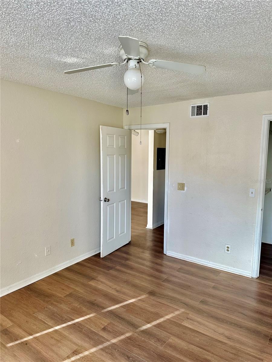 Image 10 of 16 For 4630 Commander Drive 1024