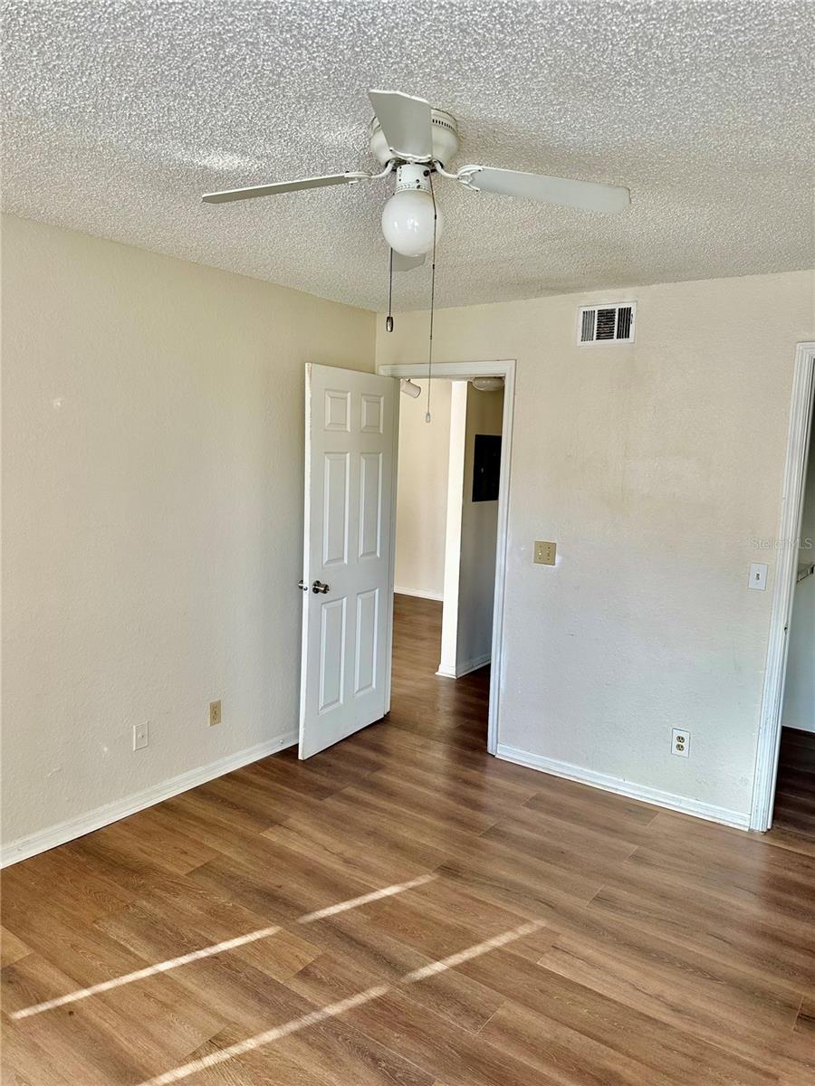 Image 11 of 16 For 4630 Commander Drive 1024