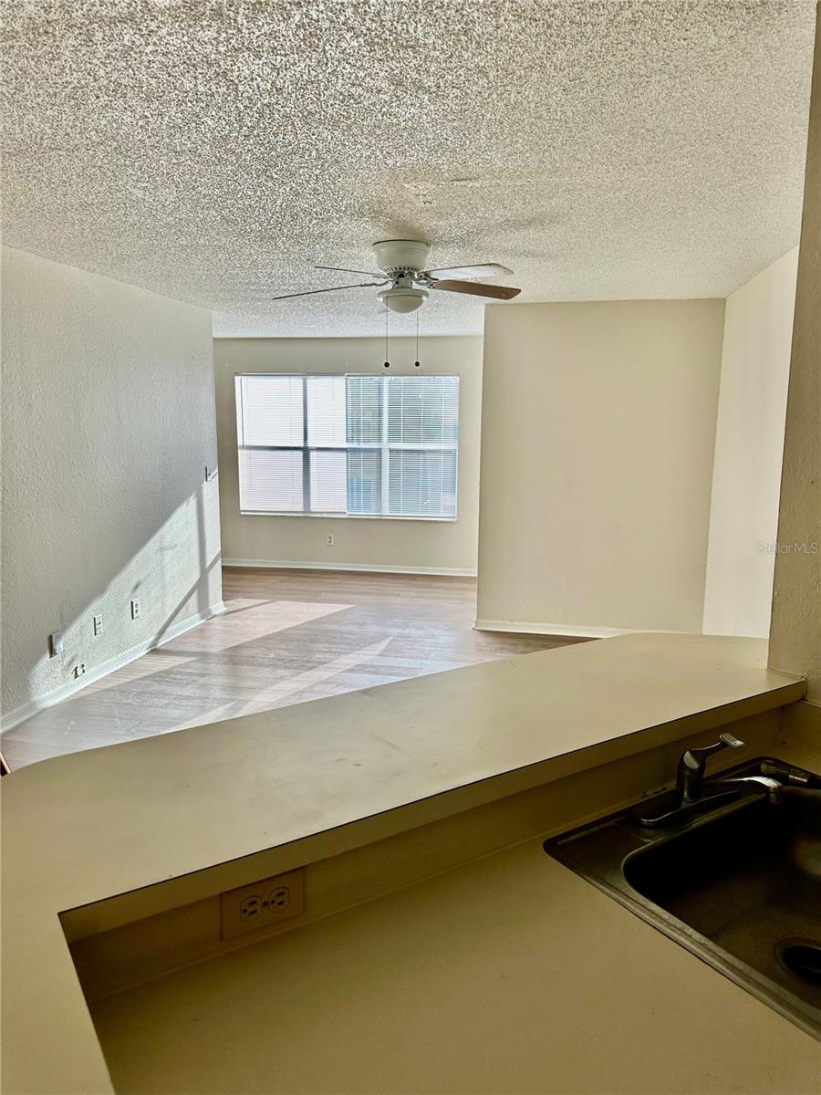 Image 15 of 16 For 4630 Commander Drive 1024