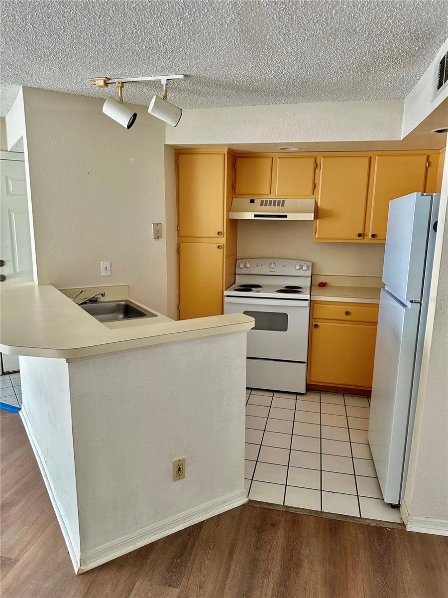 Image 4 of 16 For 4630 Commander Drive 1024