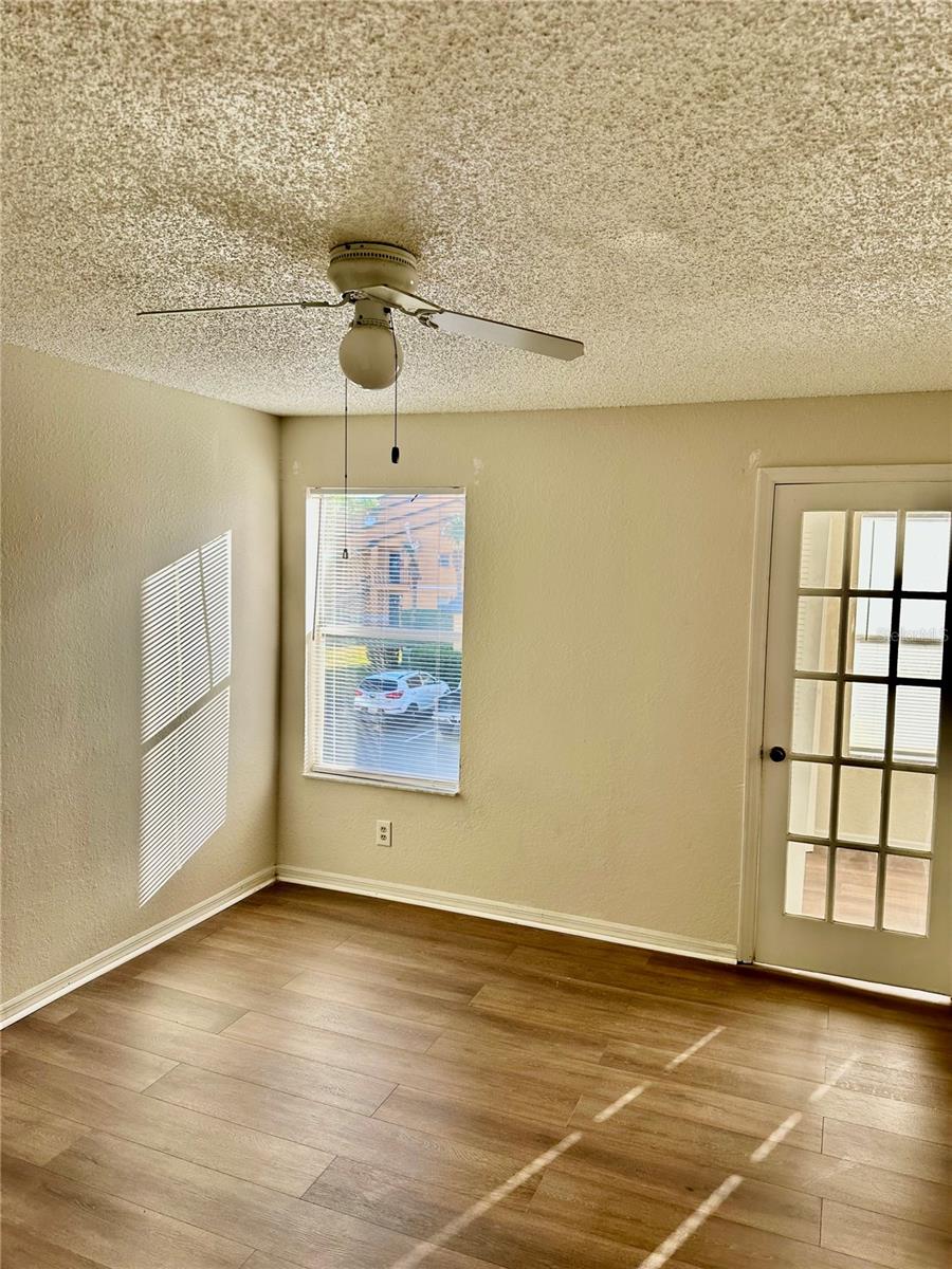 Image 5 of 16 For 4630 Commander Drive 1024