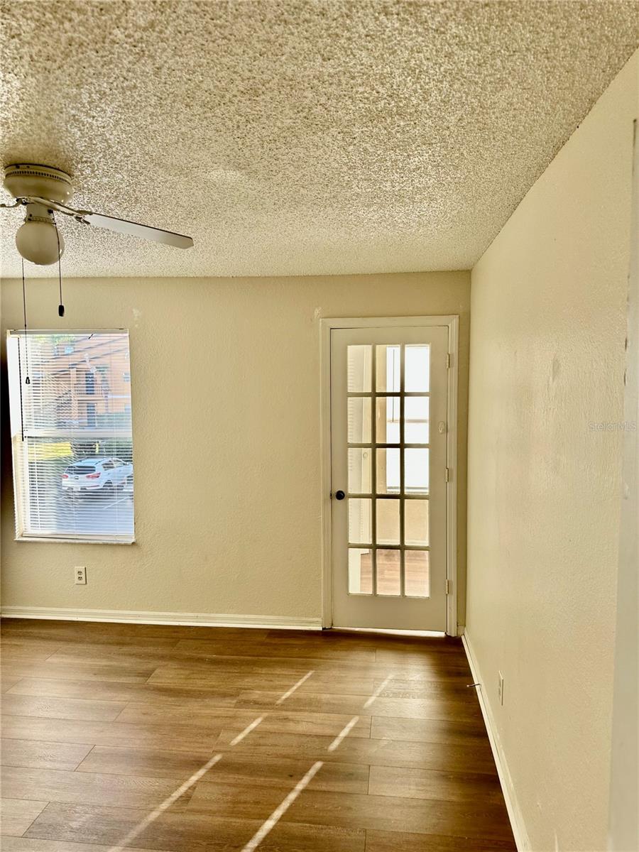 Image 6 of 16 For 4630 Commander Drive 1024