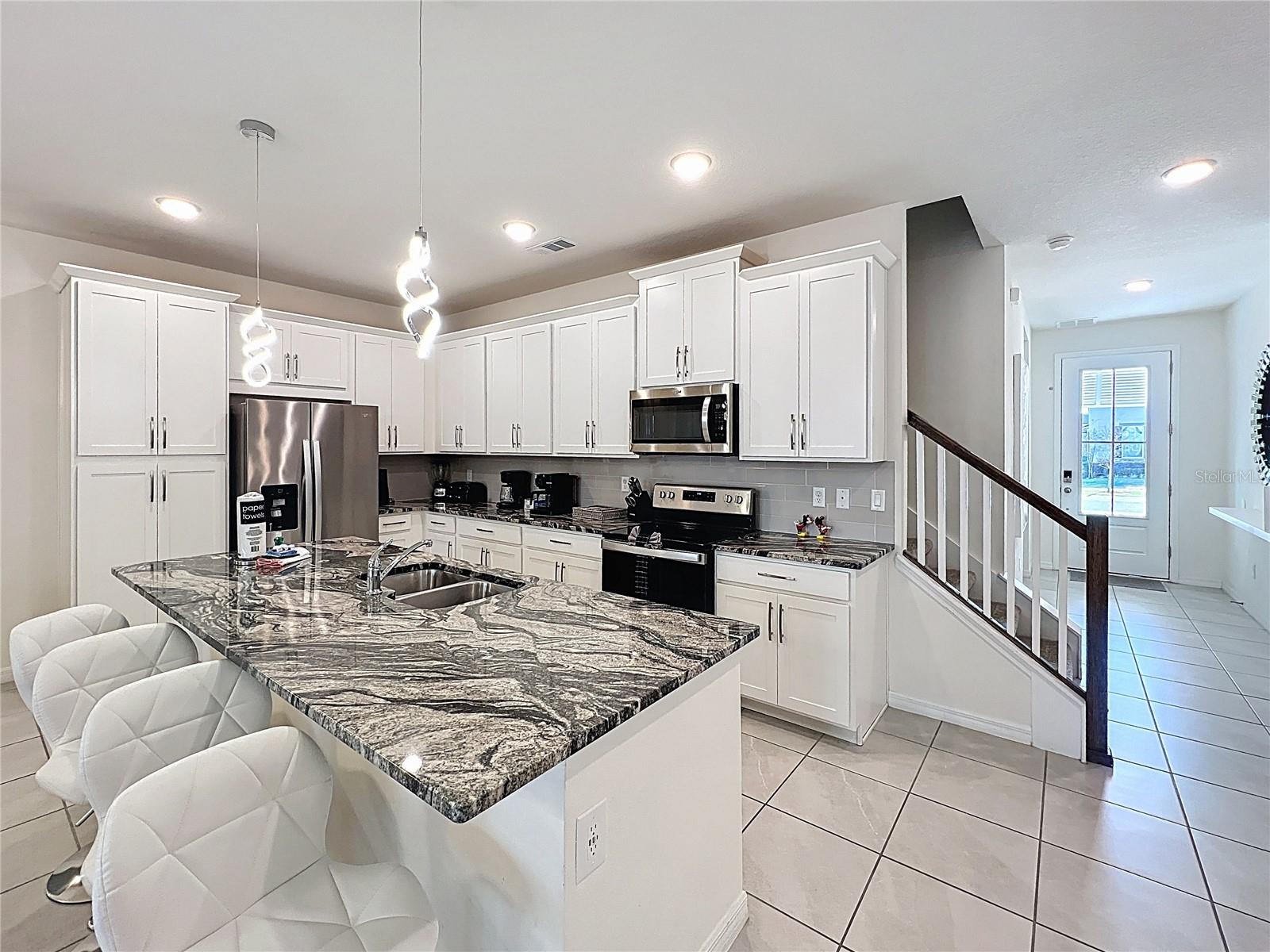 Image 11 of 54 For 1800 Tropical Palms Circle