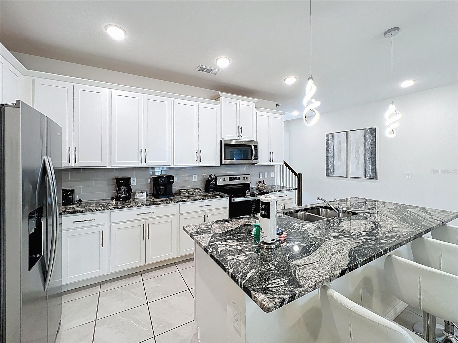 Image 12 of 54 For 1800 Tropical Palms Circle