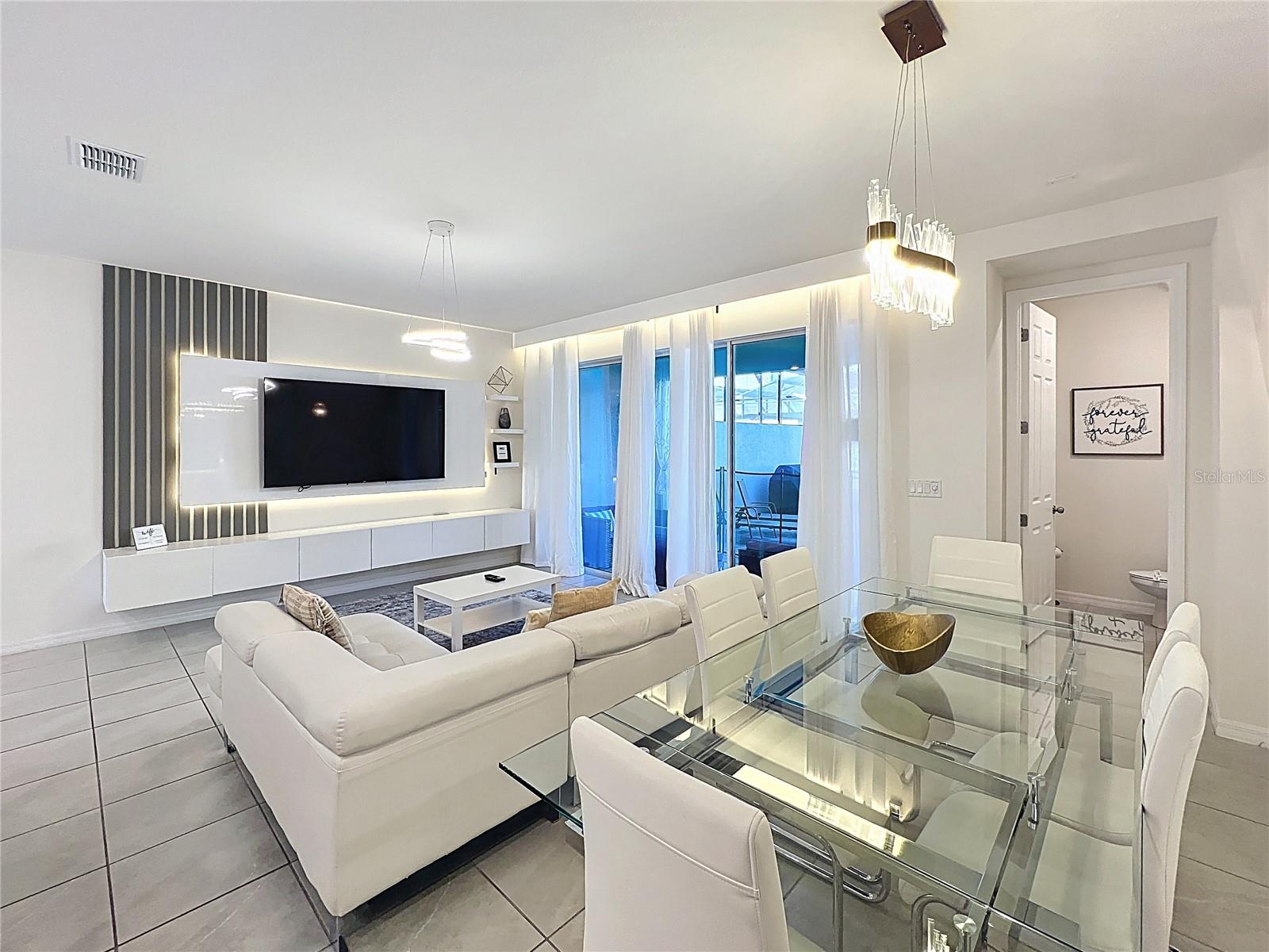 Image 13 of 54 For 1800 Tropical Palms Circle