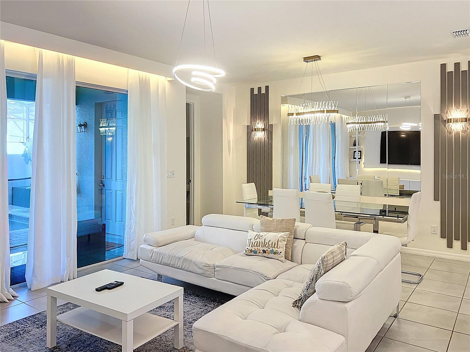 Image 14 of 54 For 1800 Tropical Palms Circle