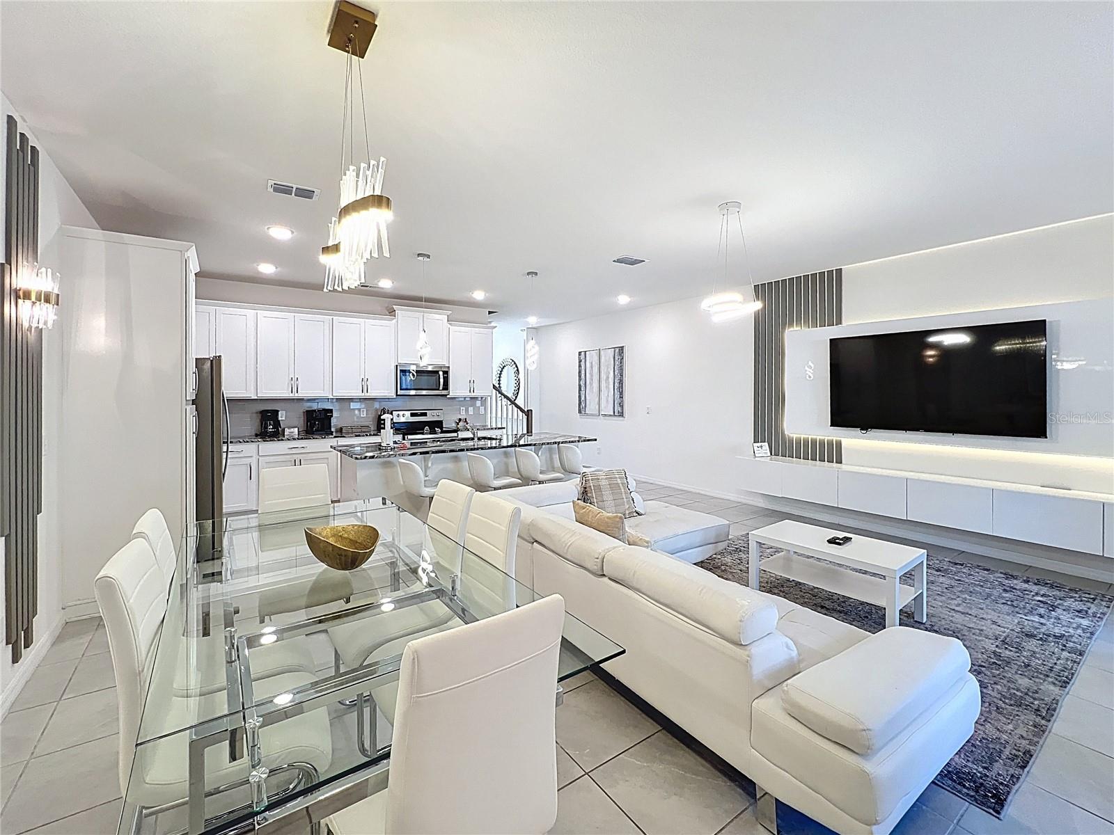 Image 16 of 54 For 1800 Tropical Palms Circle