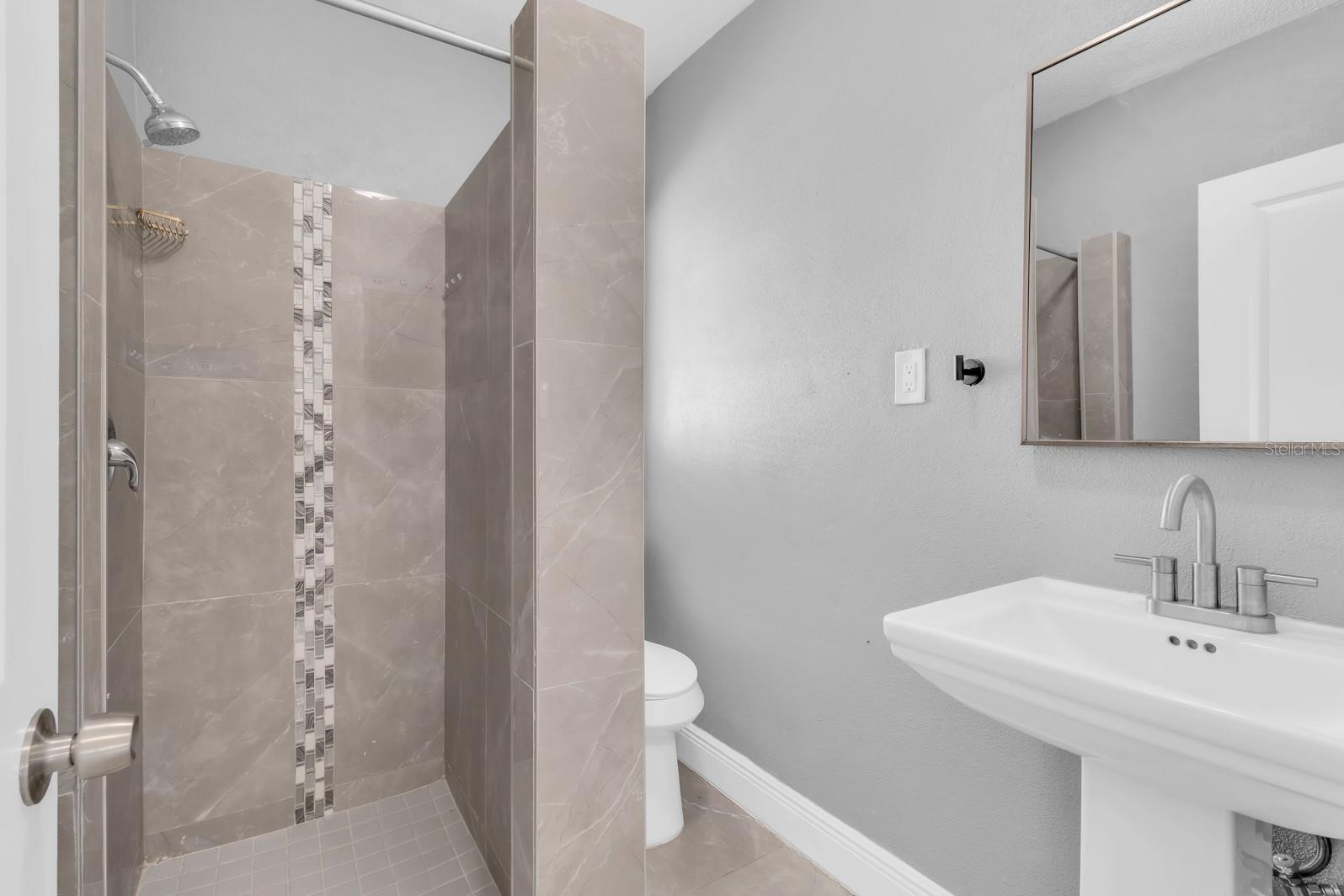 Image 31 of 80 For 307 Monument Avenue A