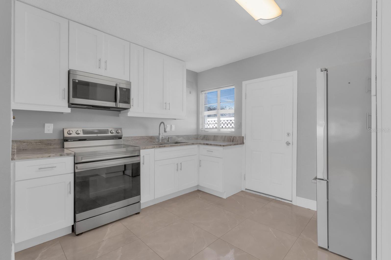 Image 37 of 80 For 307 Monument Avenue A