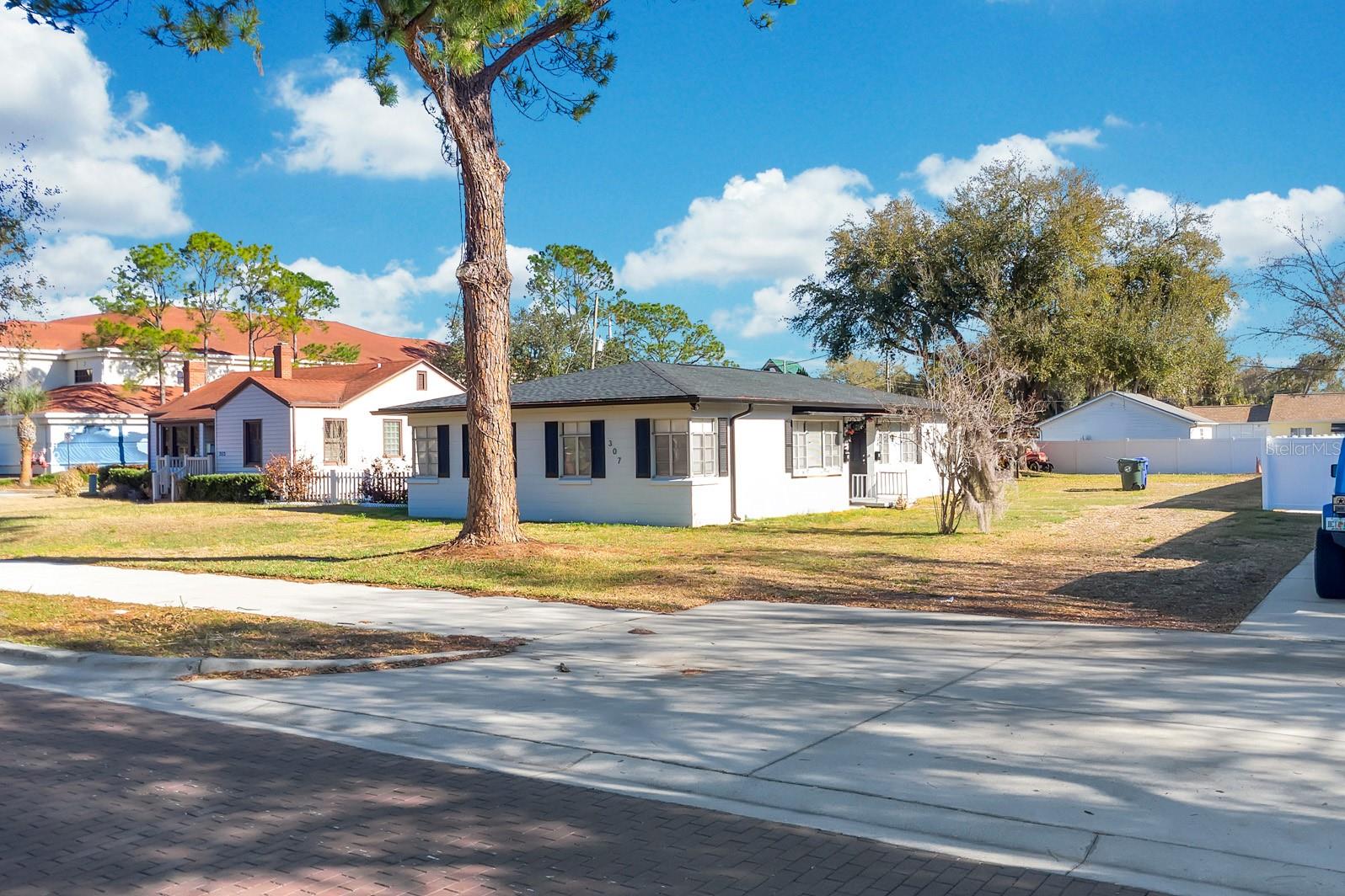 Image 7 of 80 For 307 Monument Avenue A