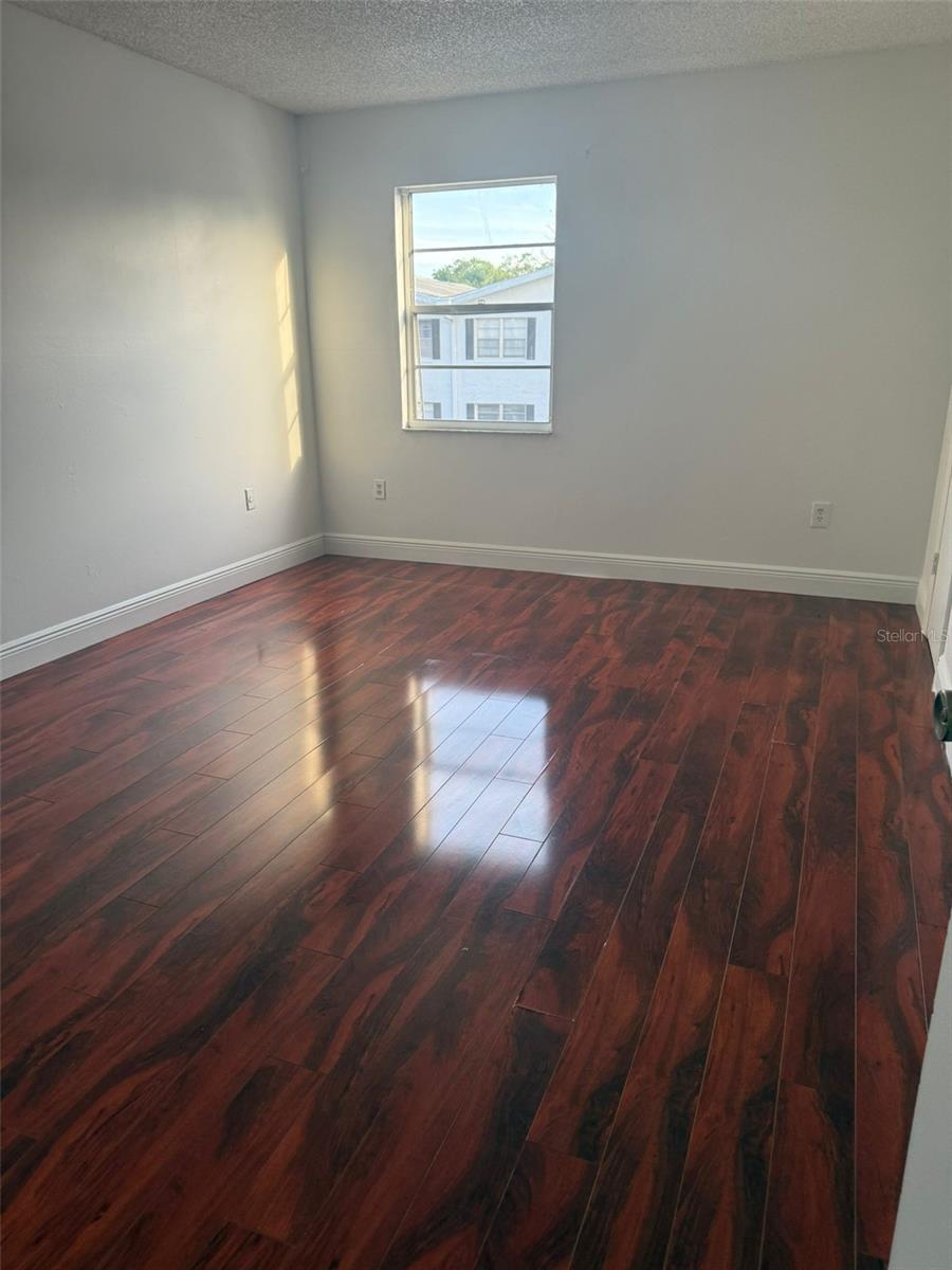 Listing photo id 2 for 6036 Amberly Court T23