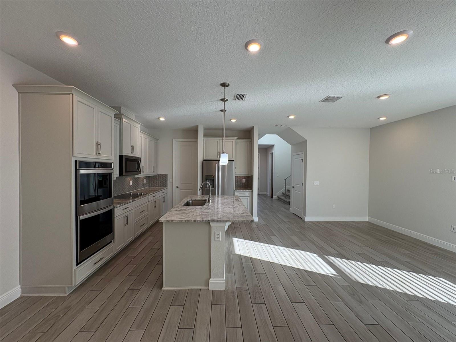 Image 3 of 26 For 7133 Carrickbend Lane