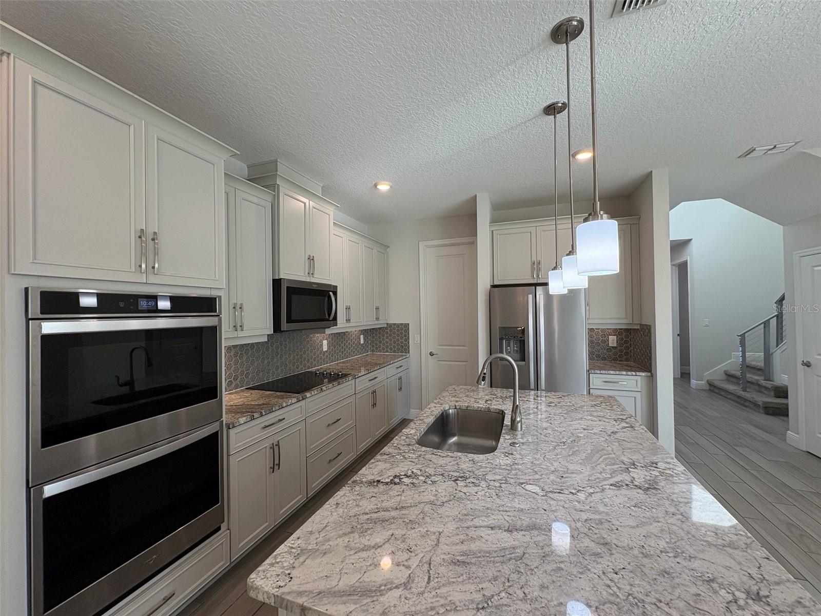 Image 4 of 26 For 7133 Carrickbend Lane