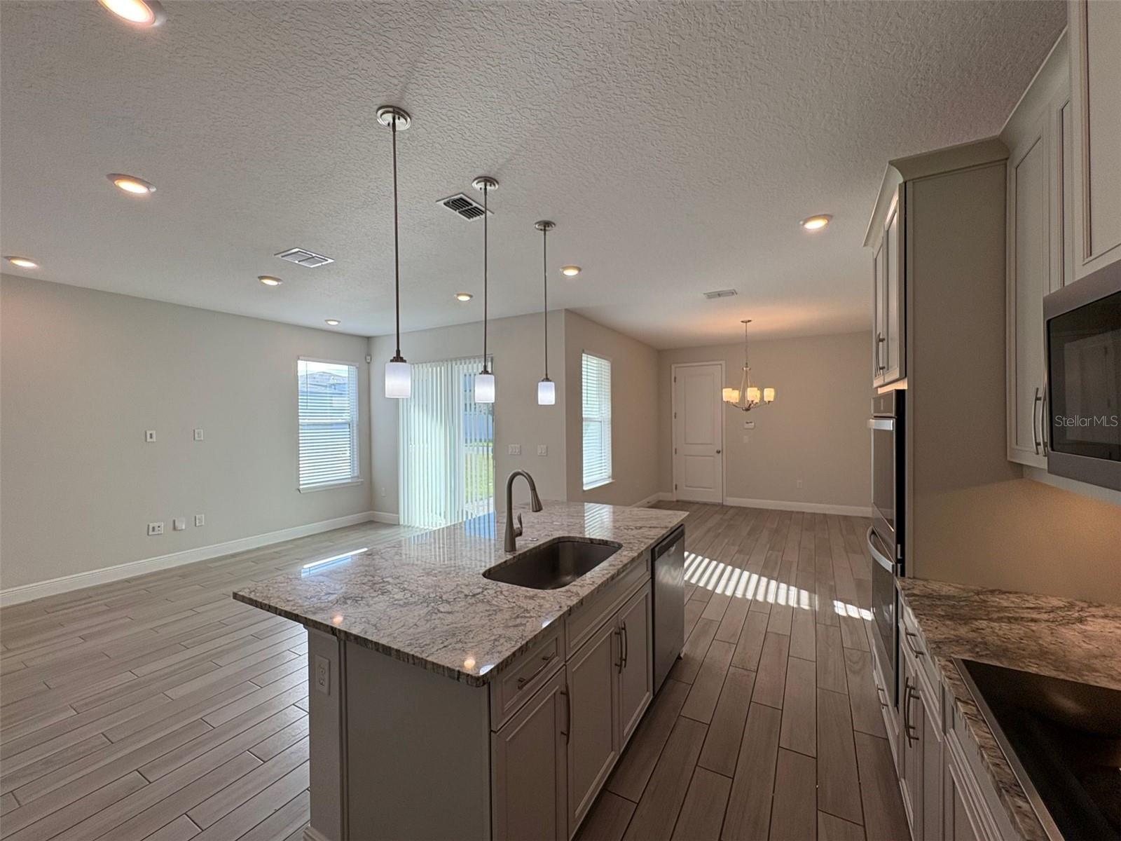 Image 5 of 26 For 7133 Carrickbend Lane