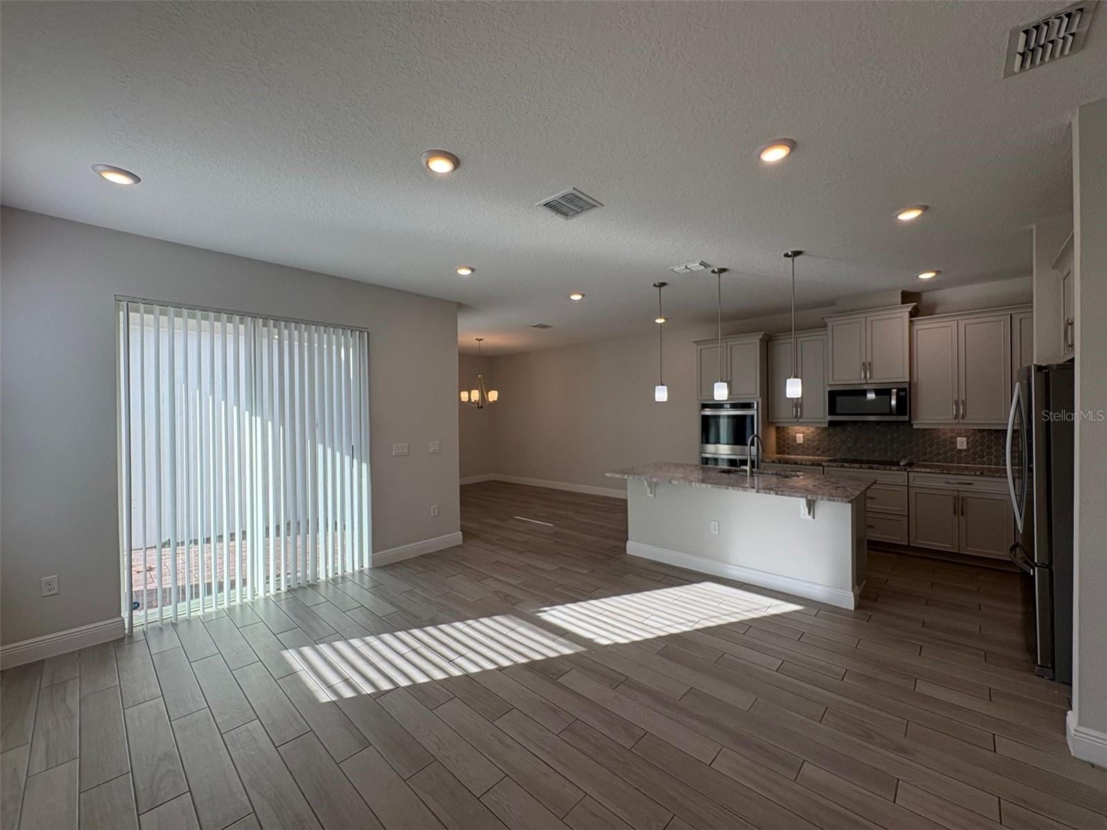 Image 6 of 26 For 7133 Carrickbend Lane