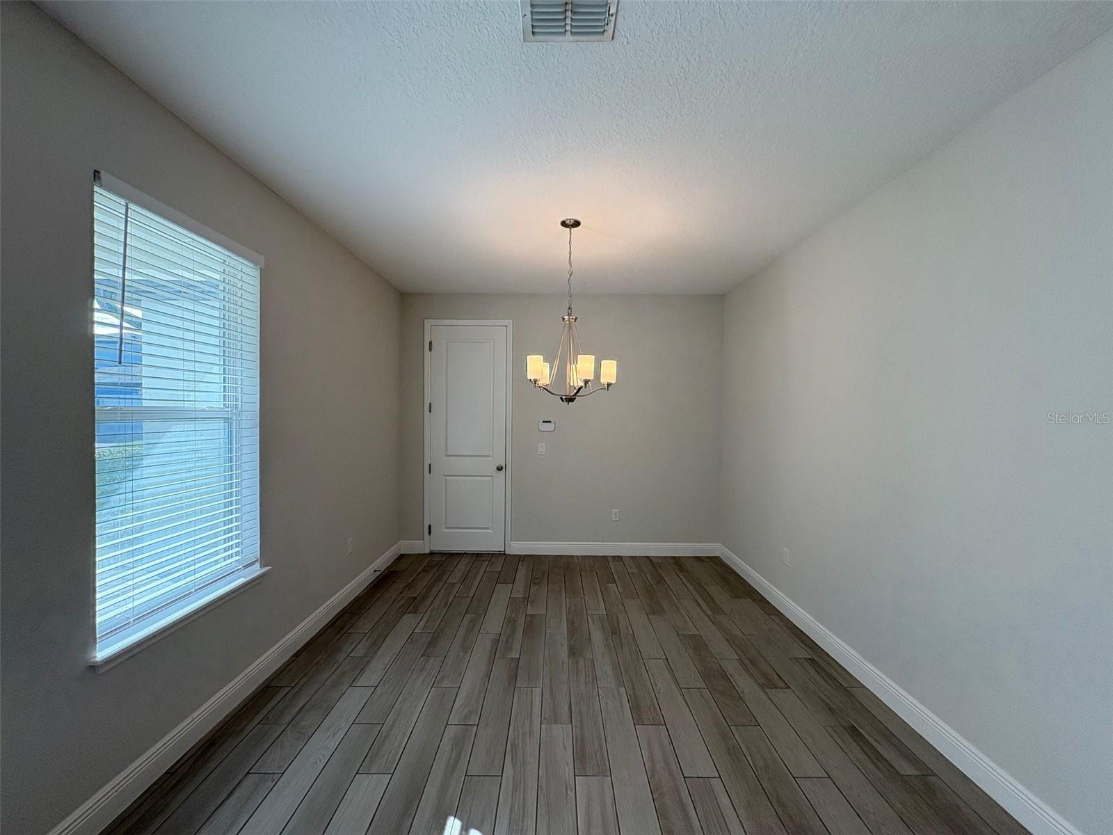 Image 8 of 26 For 7133 Carrickbend Lane