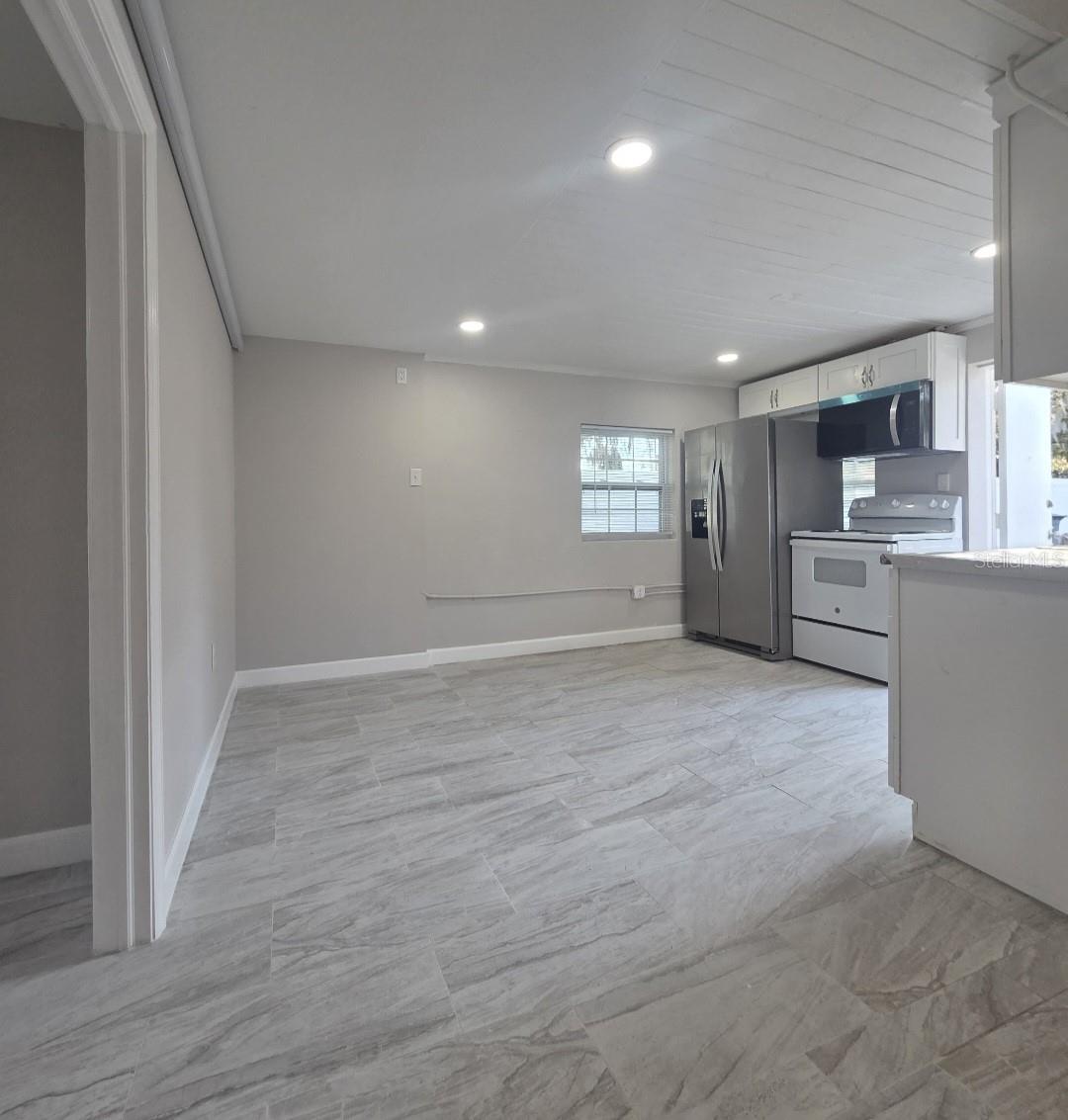 Image 6 of 8 For 712 Clyde Avenue