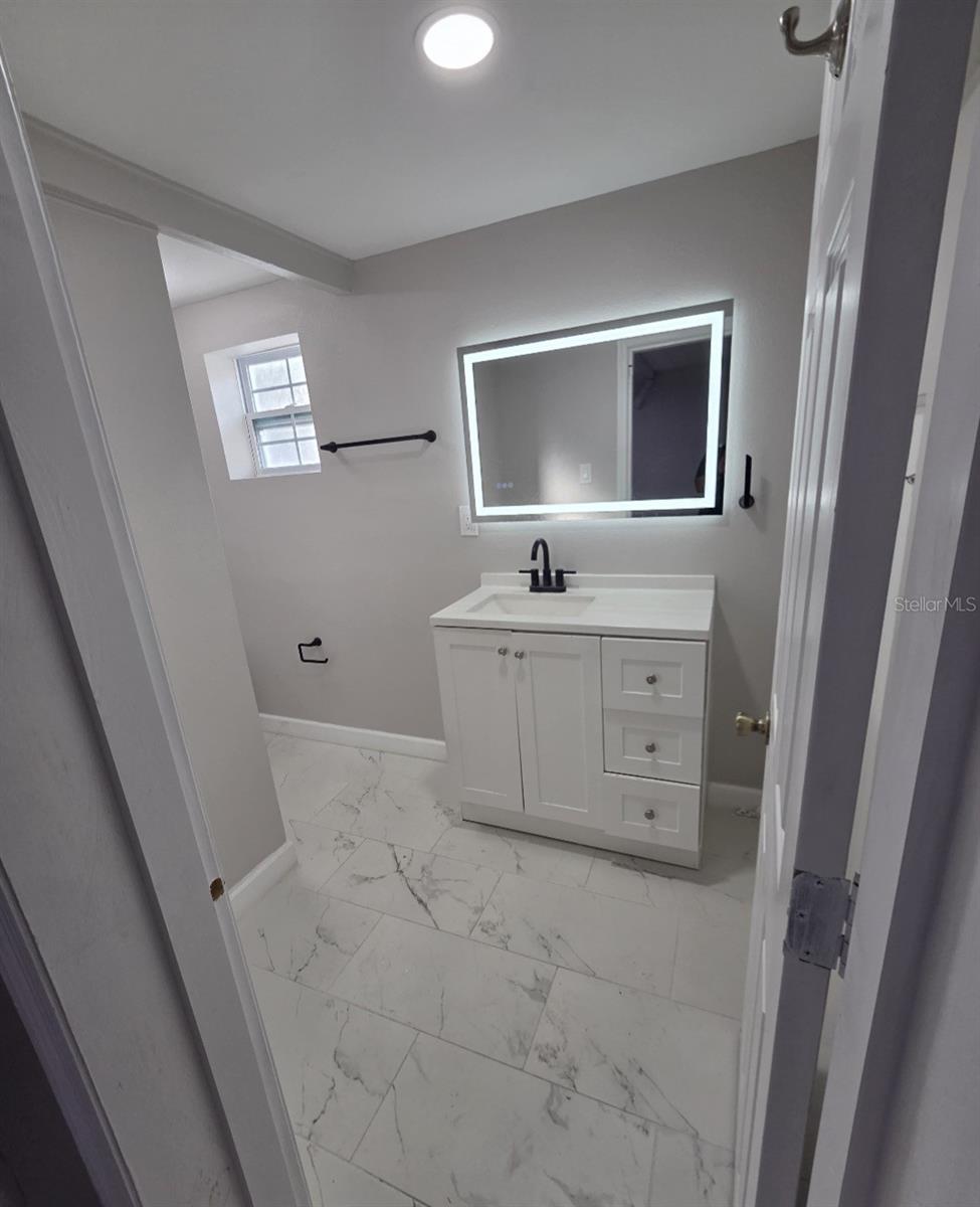 Image 8 of 8 For 712 Clyde Avenue