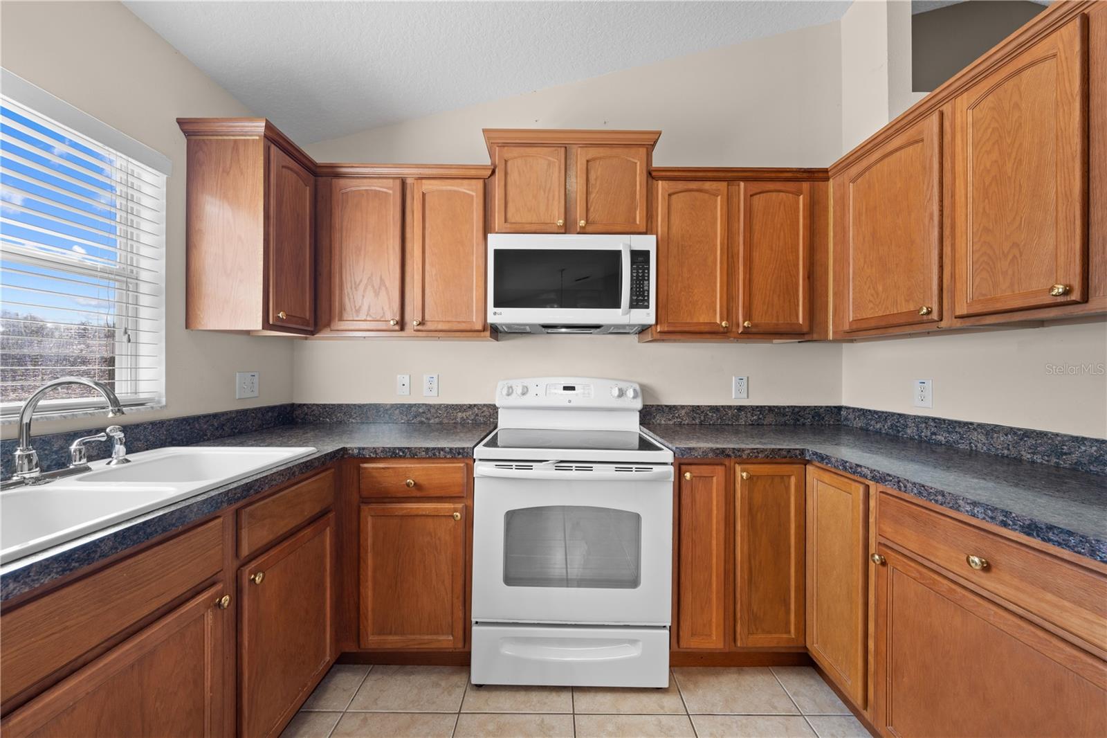 Image 6 of 50 For 523 Chestnut Avenue