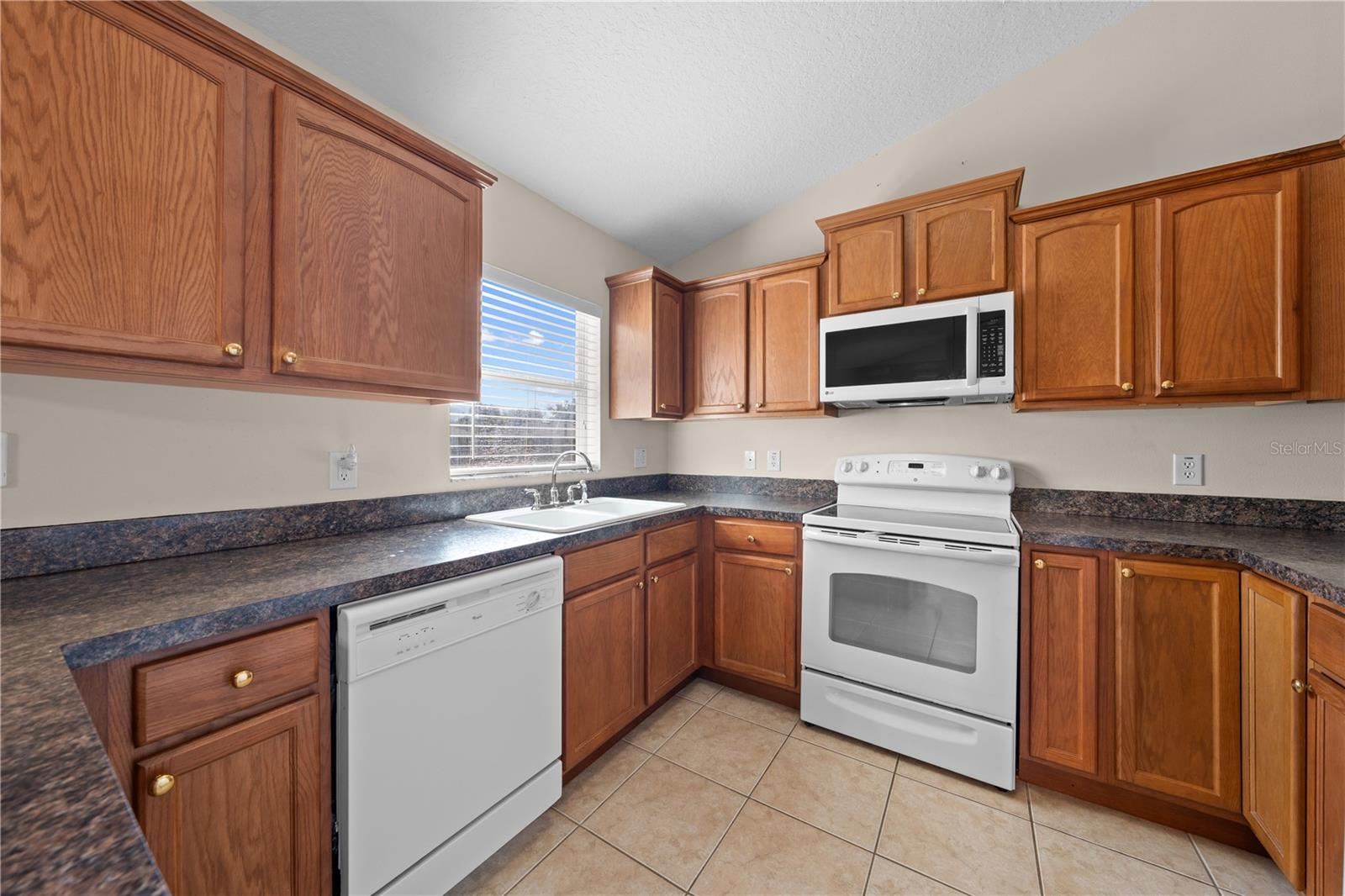 Image 7 of 50 For 523 Chestnut Avenue