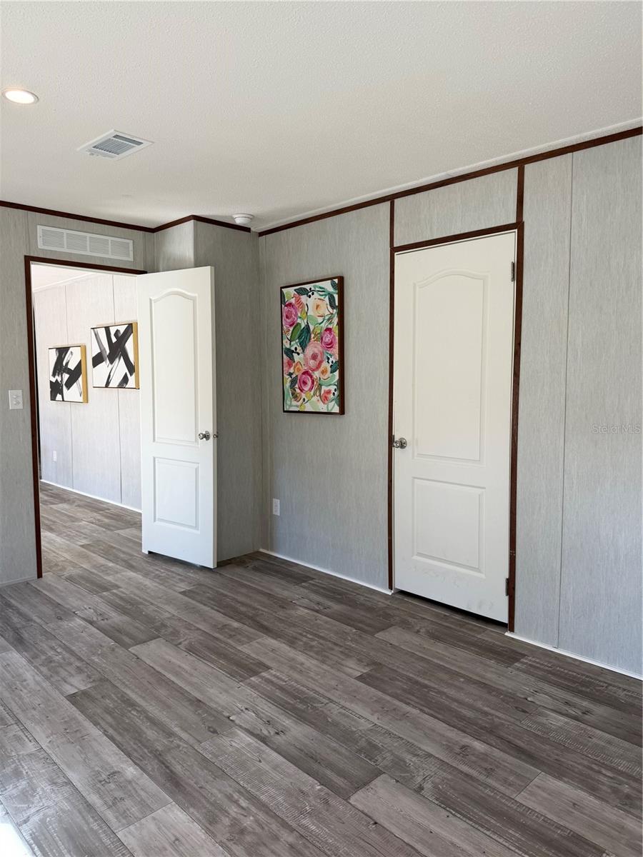 Image 17 of 45 For 10055 Ohio Drive