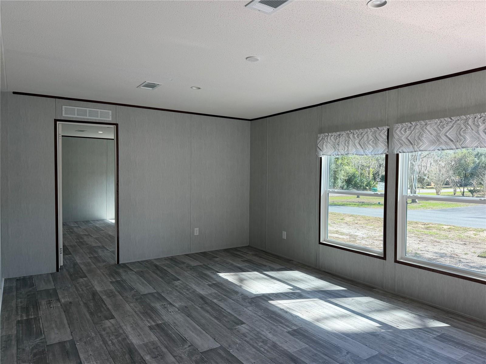 Image 5 of 45 For 10055 Ohio Drive