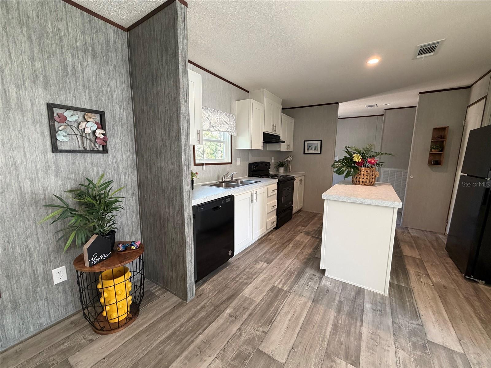 Image 7 of 45 For 10055 Ohio Drive