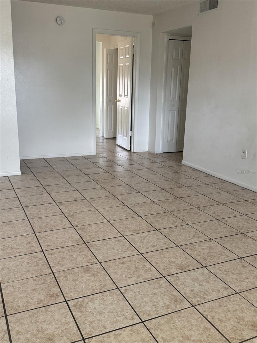 Image 4 of 11 For 828 Sky Lake Circle D