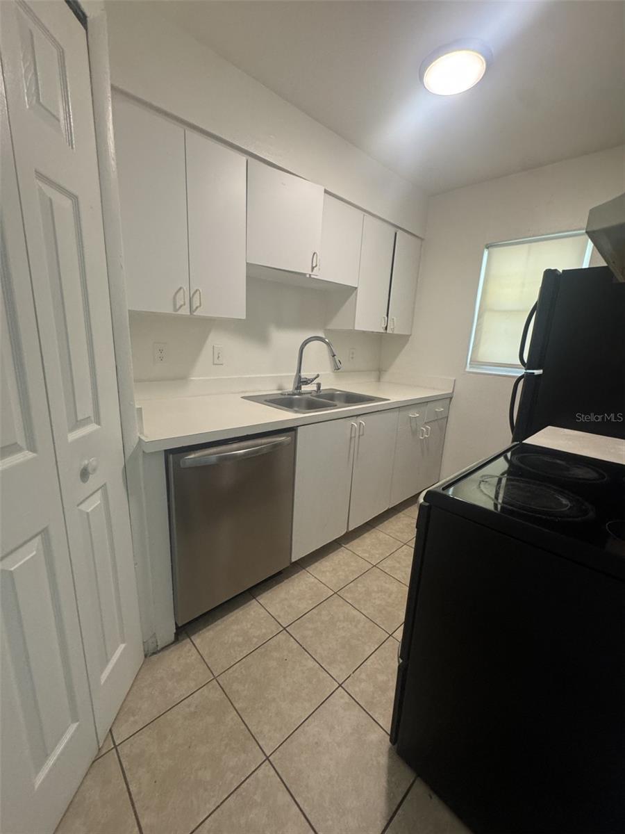 Image 5 of 11 For 828 Sky Lake Circle D