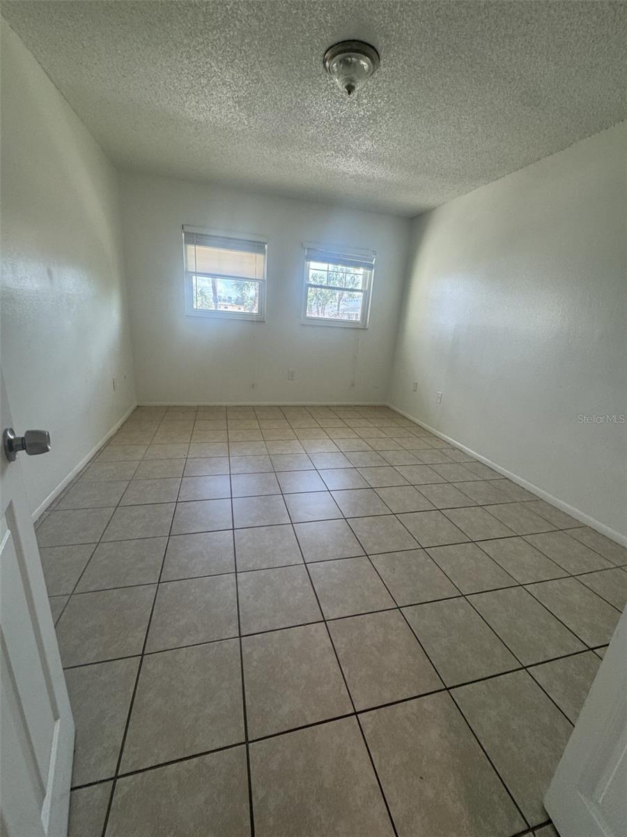 Image 6 of 11 For 828 Sky Lake Circle D