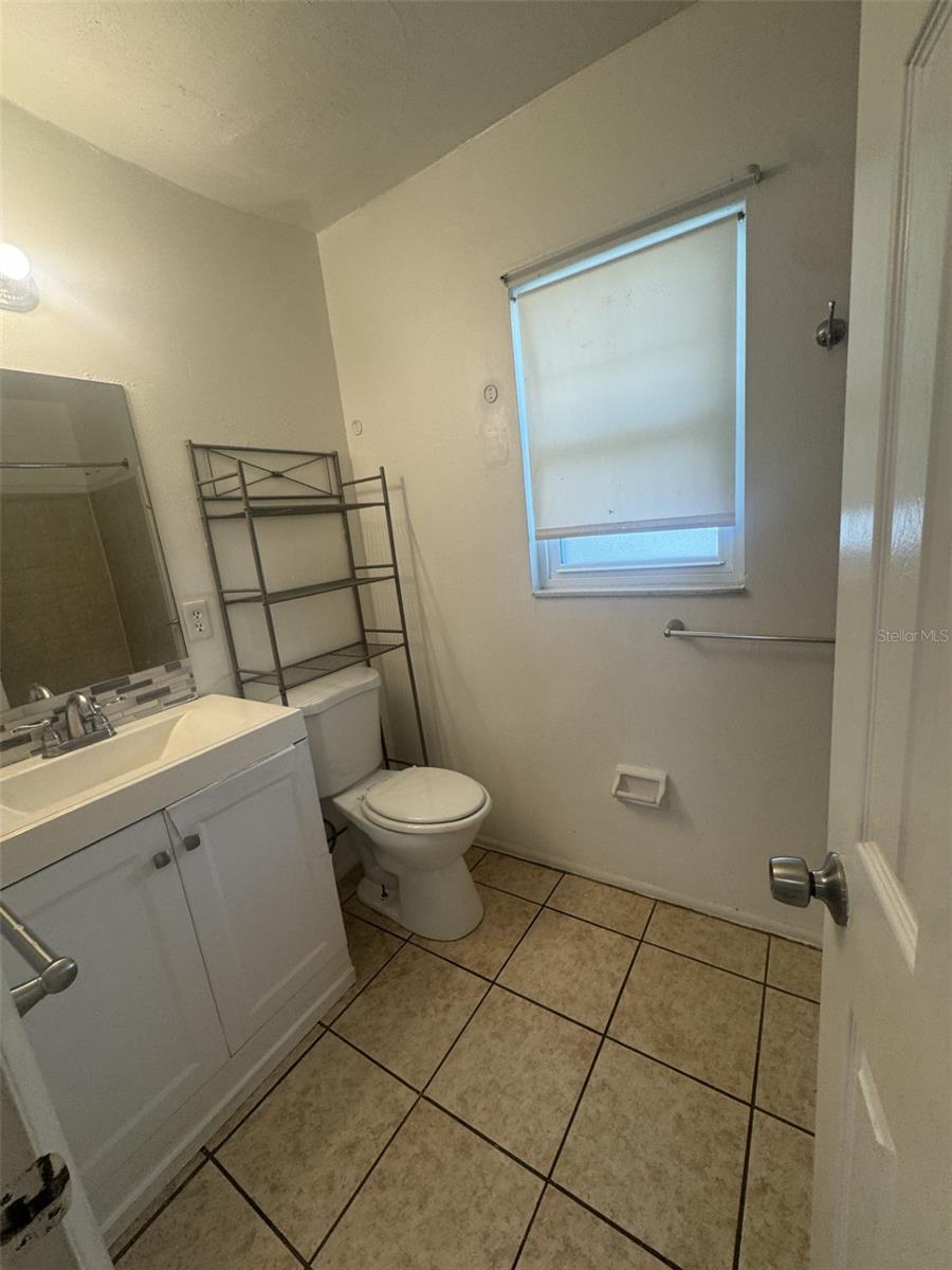 Image 7 of 11 For 828 Sky Lake Circle D