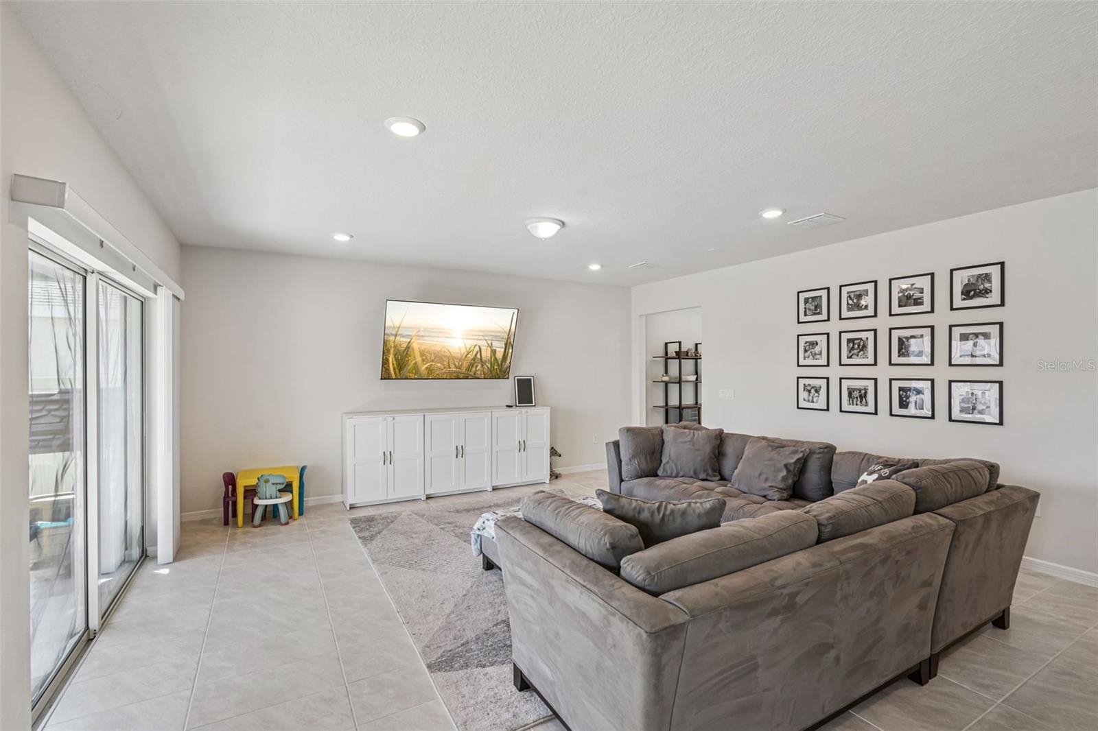 Image 3 of 43 For 2210 Lovely Lane