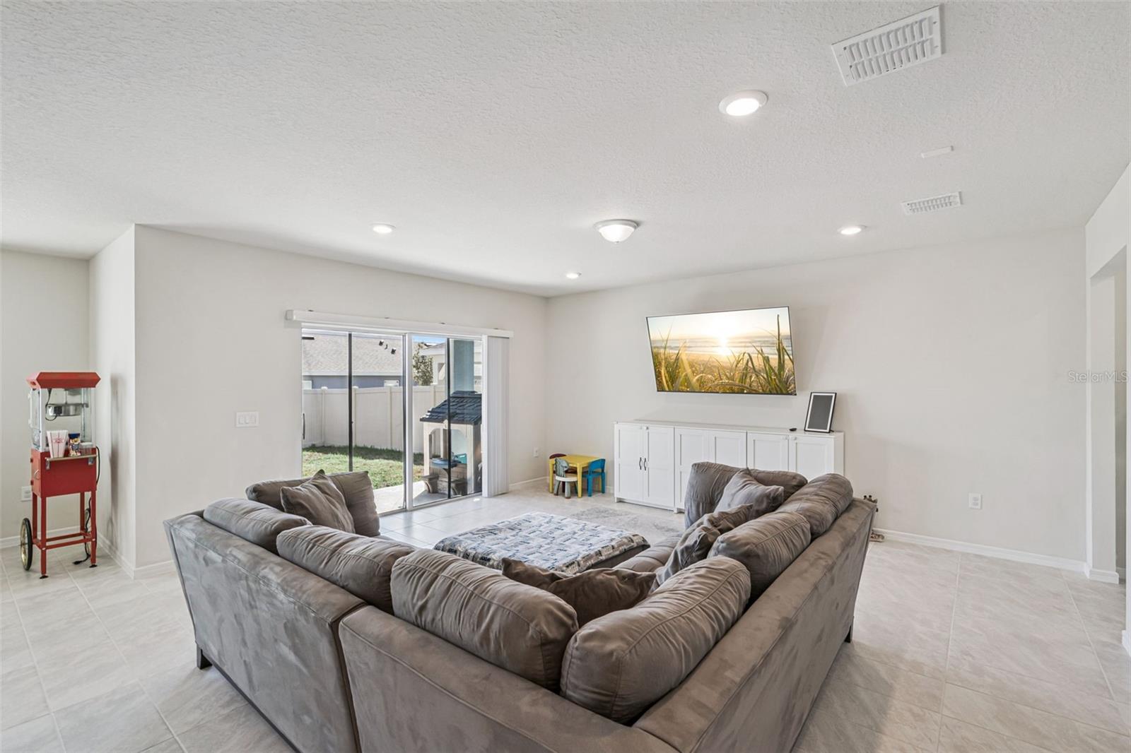 Image 5 of 43 For 2210 Lovely Lane