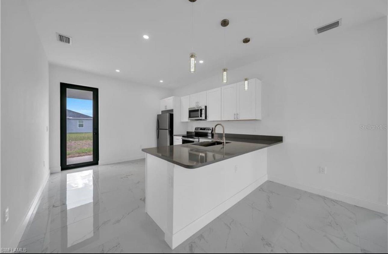 Image 4 of 6 For 4646 Leonard Boulevard S B