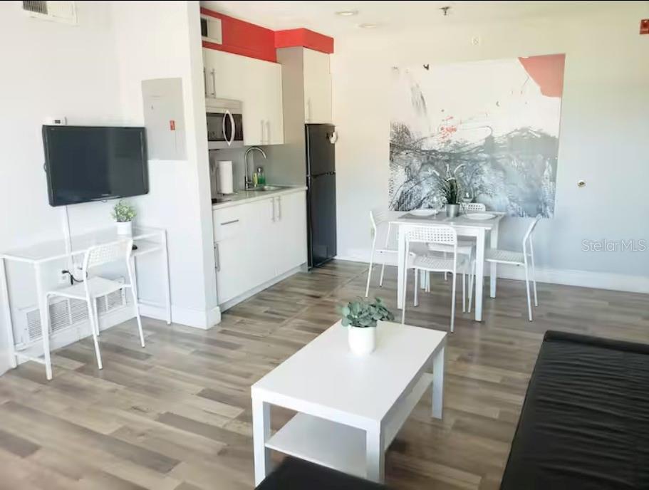 Image 5 of 12 For 3100 Parkway Boulevard 421