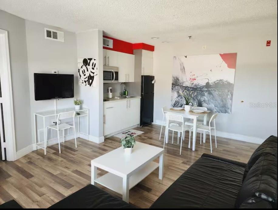 Image 6 of 12 For 3100 Parkway Boulevard 421