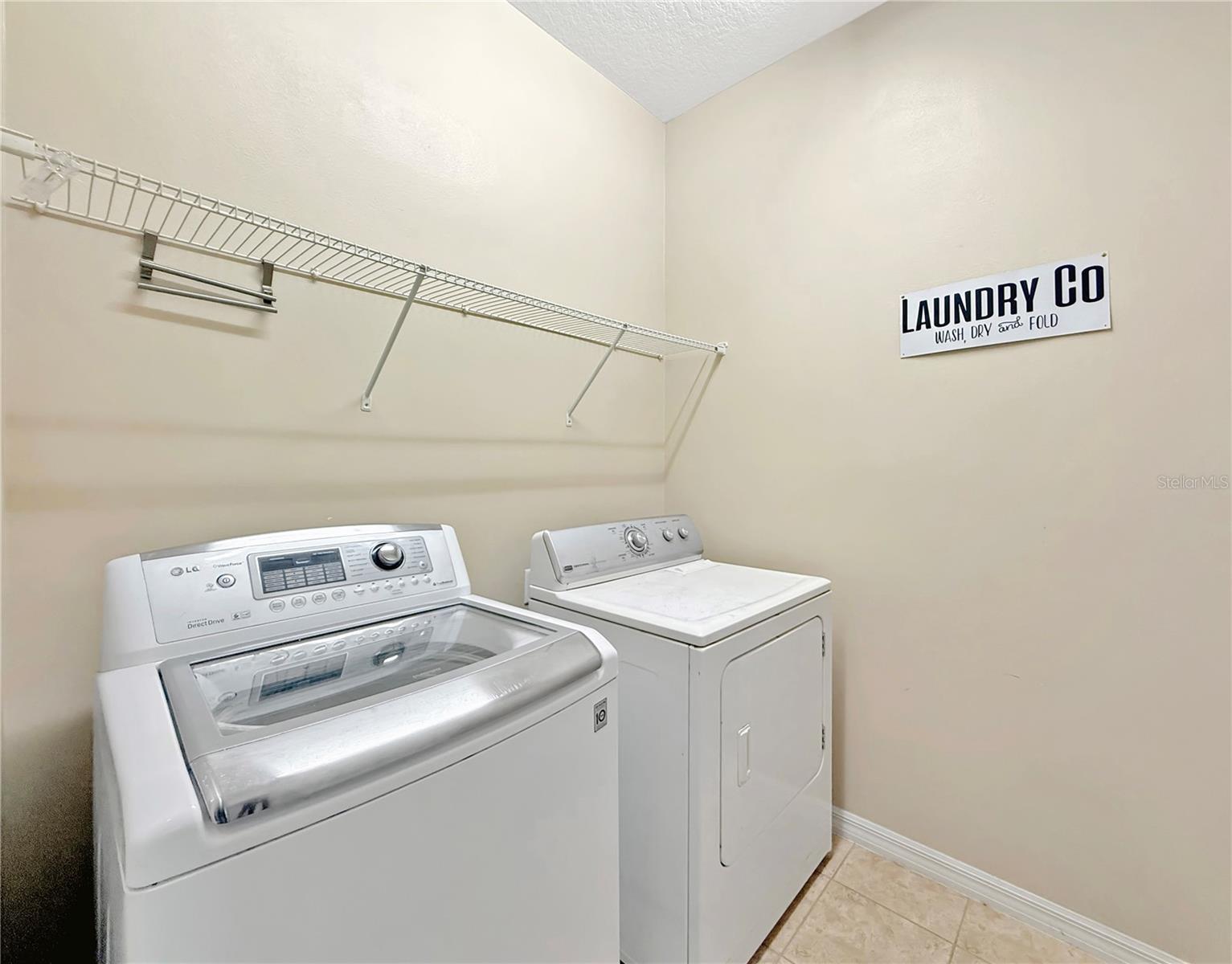 Listing photo id 19 for 4284 Moon Shadow Loop