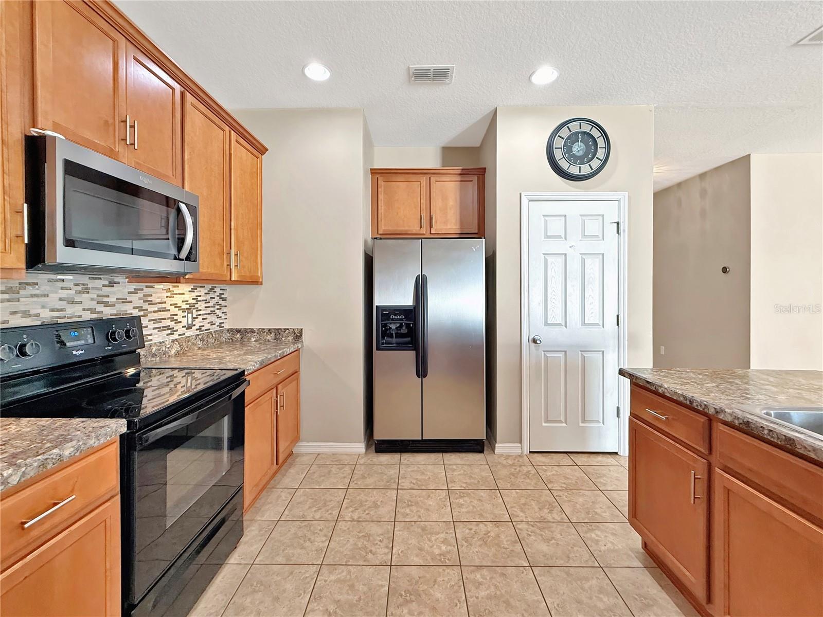 Listing photo id 29 for 4284 Moon Shadow Loop