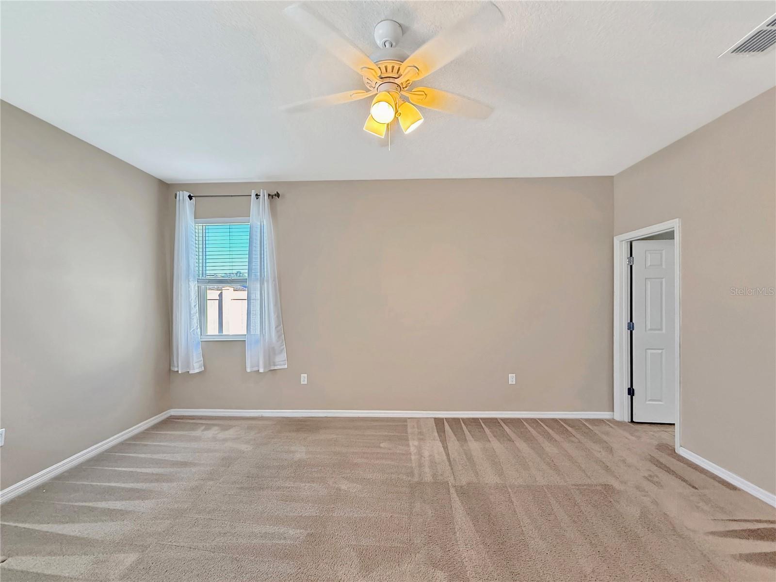 Listing photo id 31 for 4284 Moon Shadow Loop