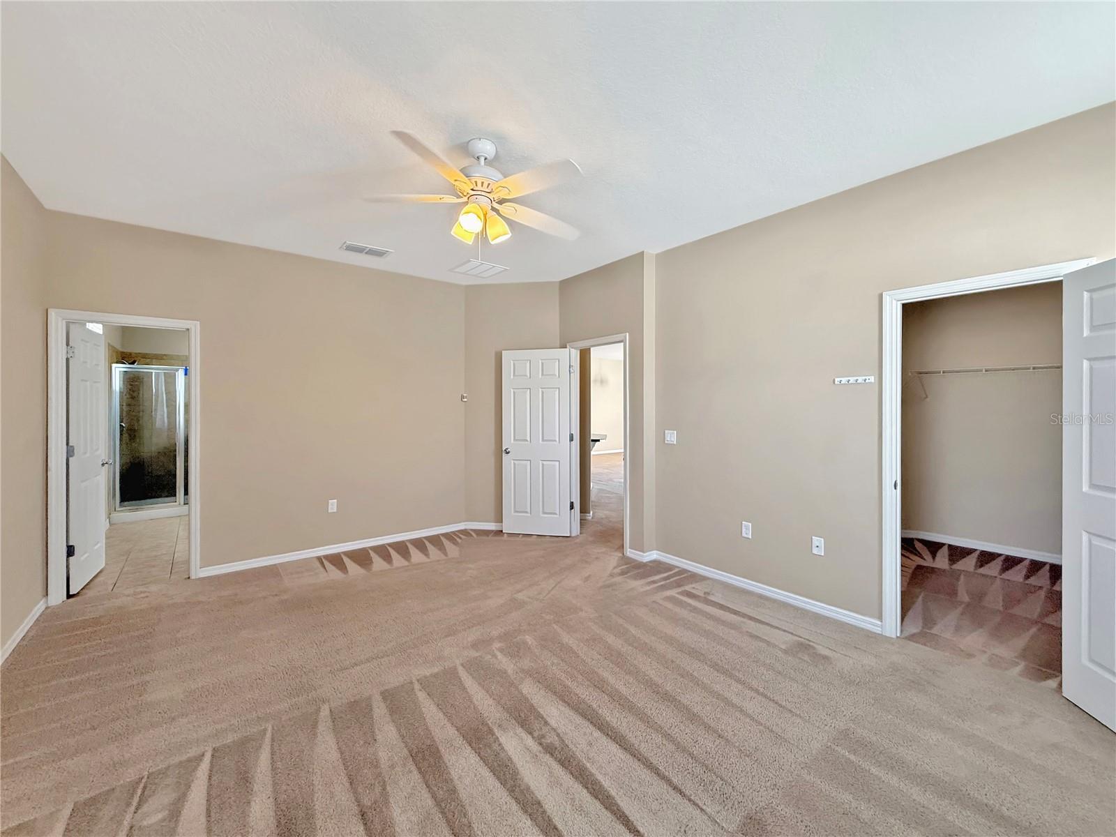 Listing photo id 33 for 4284 Moon Shadow Loop