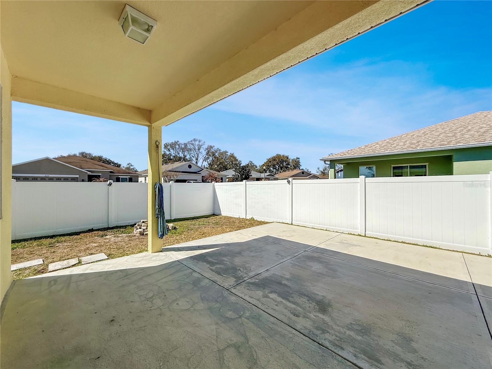 Listing photo id 43 for 4284 Moon Shadow Loop