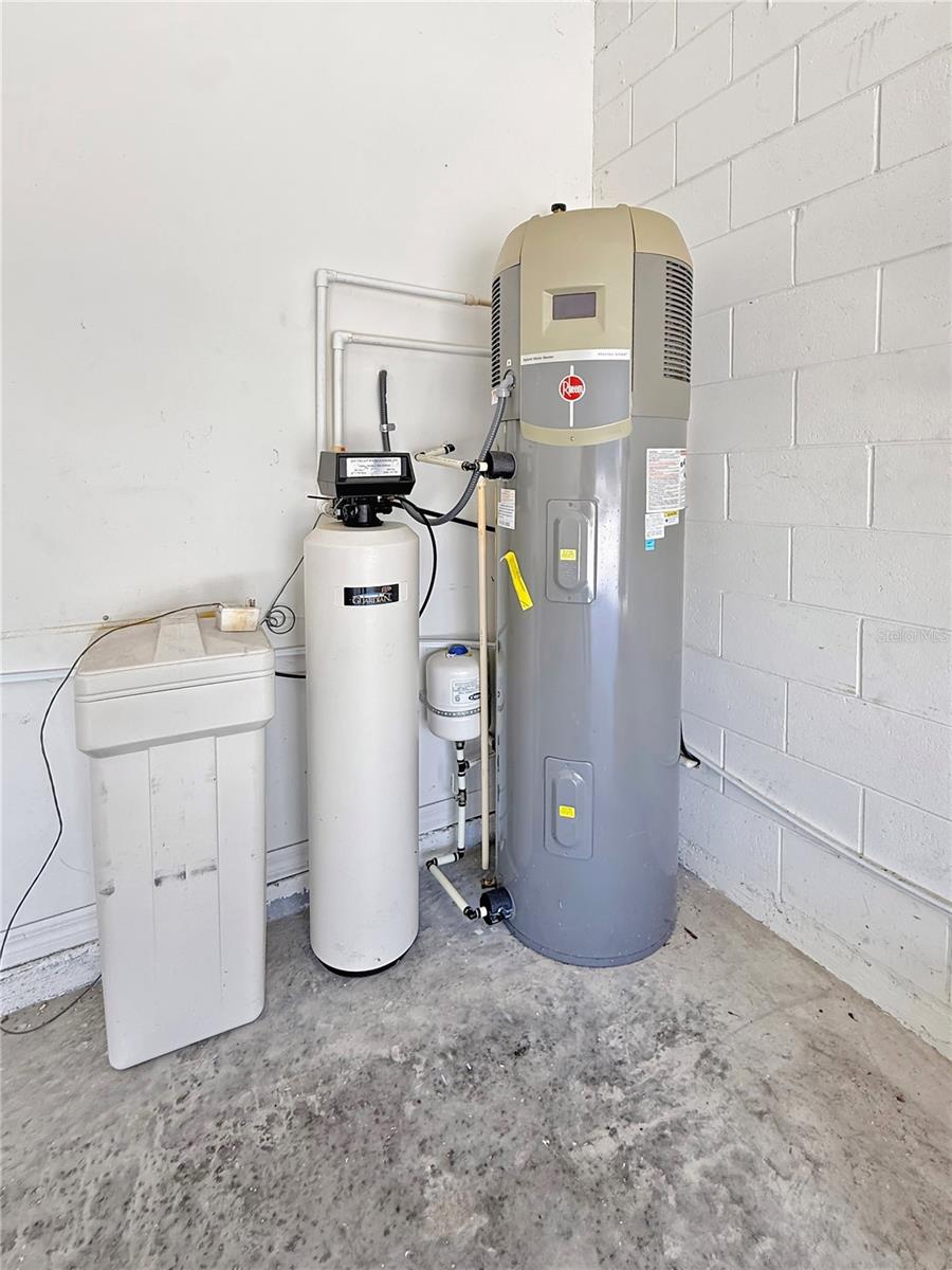 Listing photo id 44 for 4284 Moon Shadow Loop