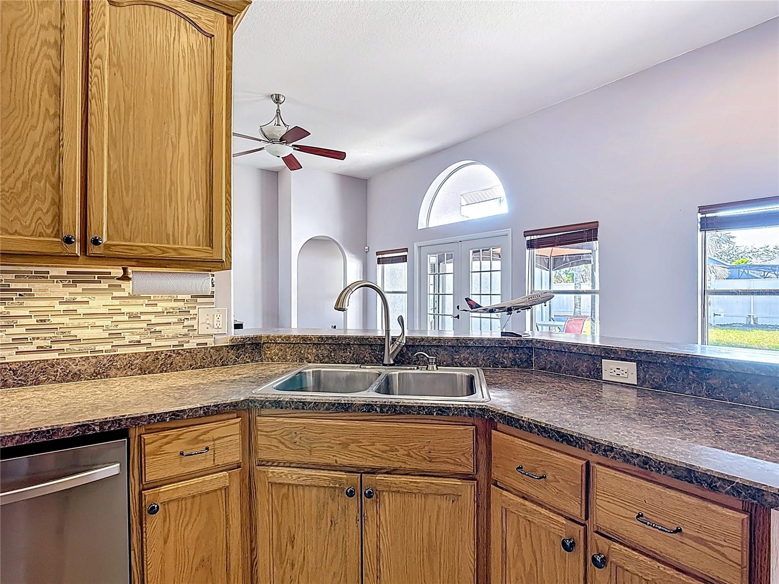 Listing photo id 10 for 1024 Seneca Trail